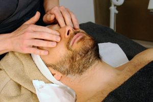 Arcmasszázs férfiaknak